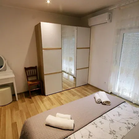 Orest Apartamento Sućuraj